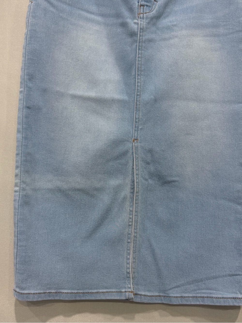 1822 Denim Blue Stretch Denim Skirt Front Slit 27” Comfortable Fit Size 6 - Picture 2 of 12